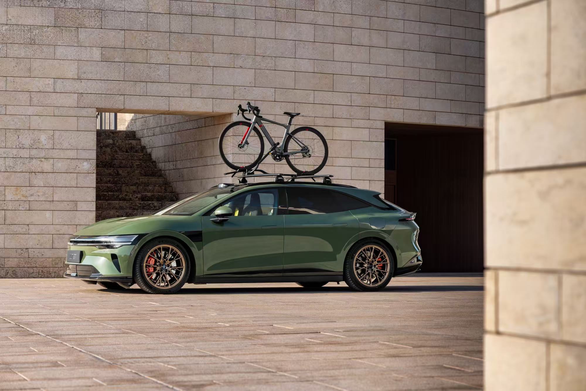 极氪更强7系首测体验焕新极氪007更强7系更强GT焕新极氪007、焕新极氪00