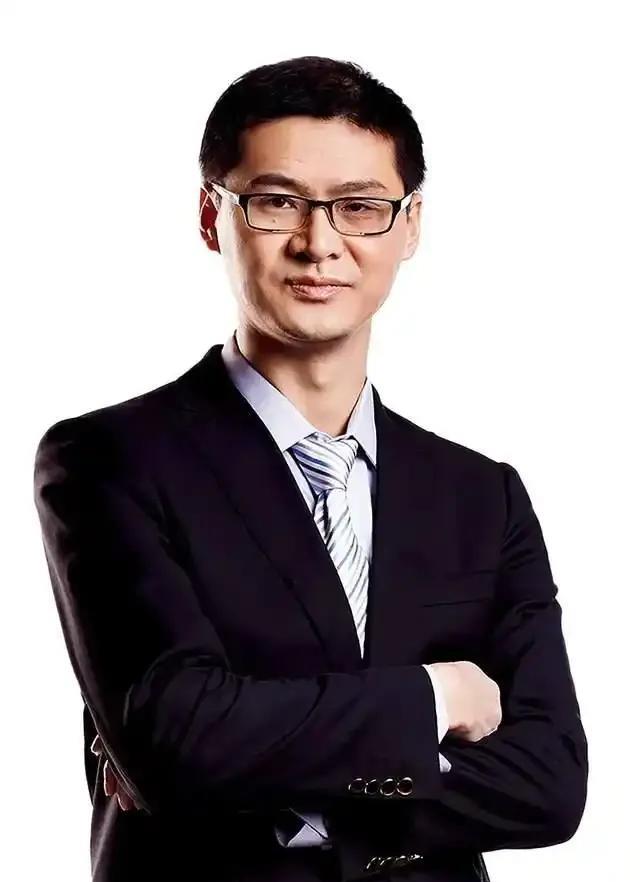 罗翔说：“一个知识越贫乏的人，越是拥有一种莫名奇怪的勇气和一种莫名奇怪的自豪感。