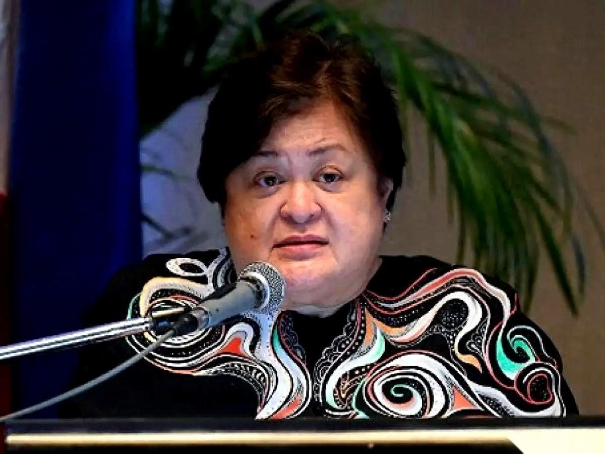 菲律宾外长站出来，对着全世界撂下一句话：我们国家的石油，只够烧40天了。话音刚