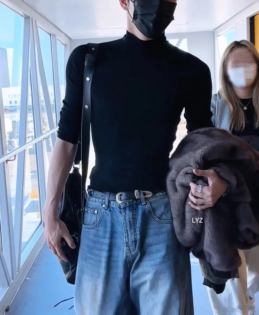 男明星这种倒三角身材如何，怎么感觉有点儿姨啊，哪里出了问题