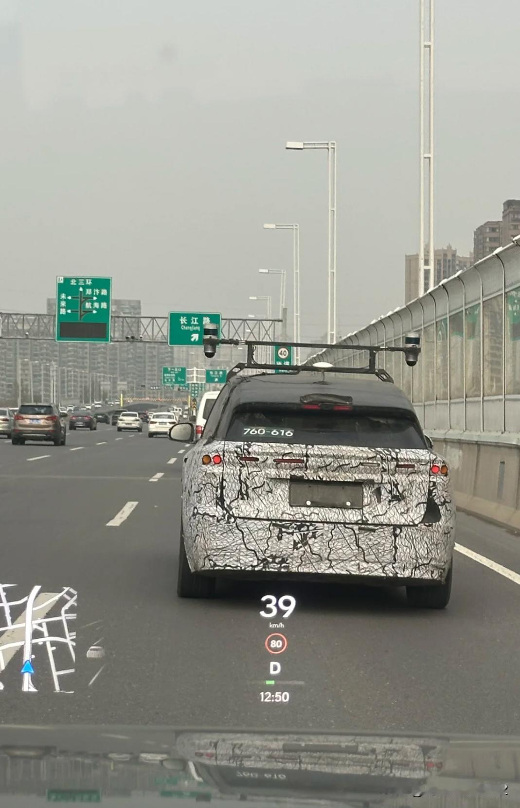 理想又出新车了？这是I8吗？路上偶遇这是测试的哪款新车？