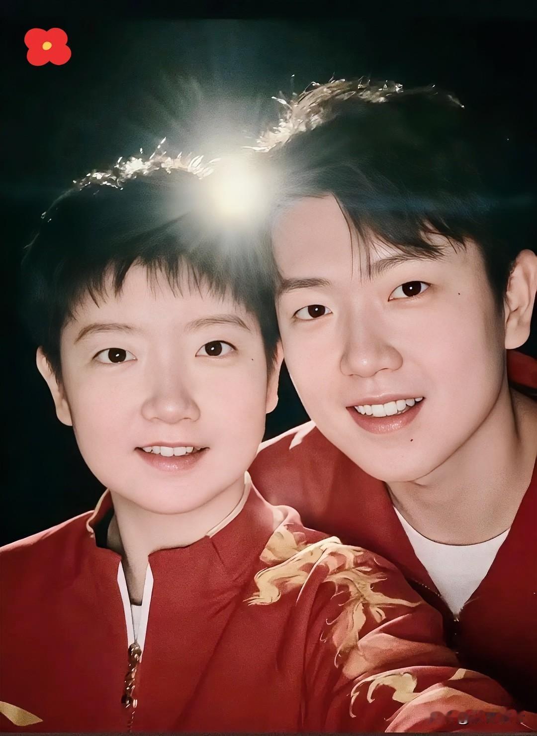 [红脸笑]刷到孙颖莎王楚钦这张合照，瞬间被治愈！灯光下