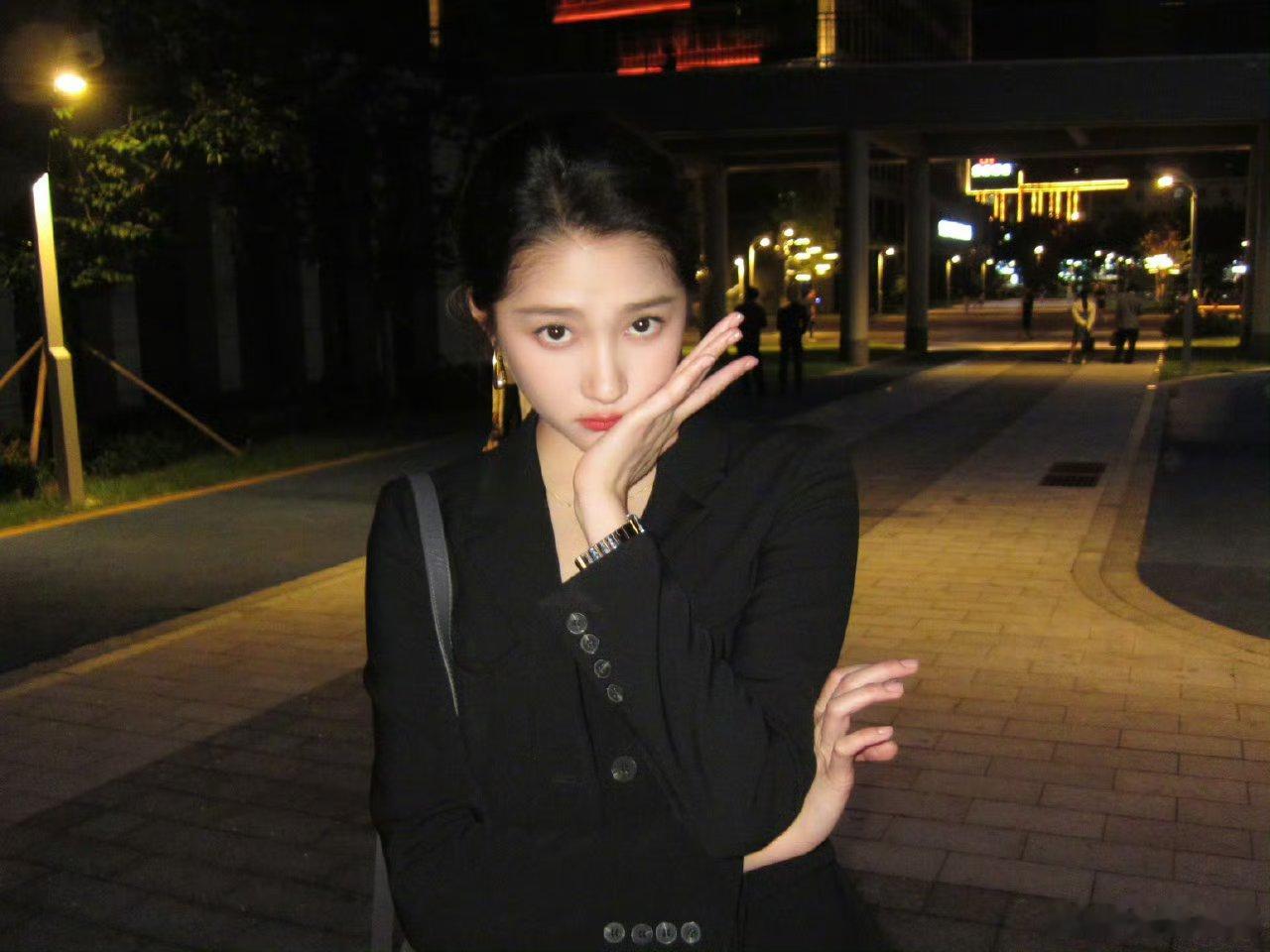 啊啊啊这个职场版晴也太美了！所有人感受关晓彤的美貌！！
