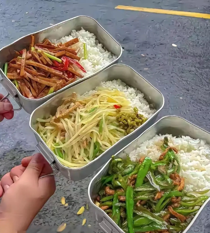 说实话！这三个盒饭让你选择一个，你会选择哪个？