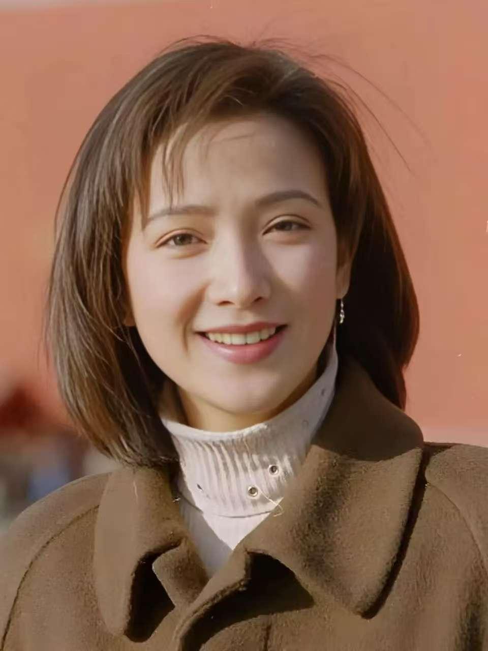 何晴一辈子忘不了的男人，不是前夫许亚军，也不是前男友刘威，而是陪她一起抗癌的男