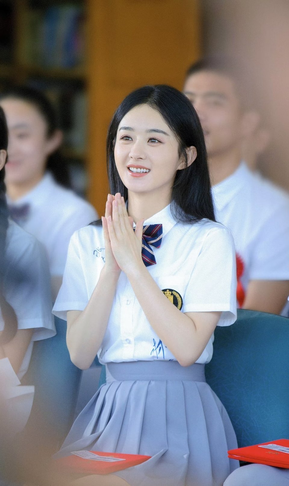 赵丽颖的学妹装轻轻松松赢了当红小🌸卢昱晓