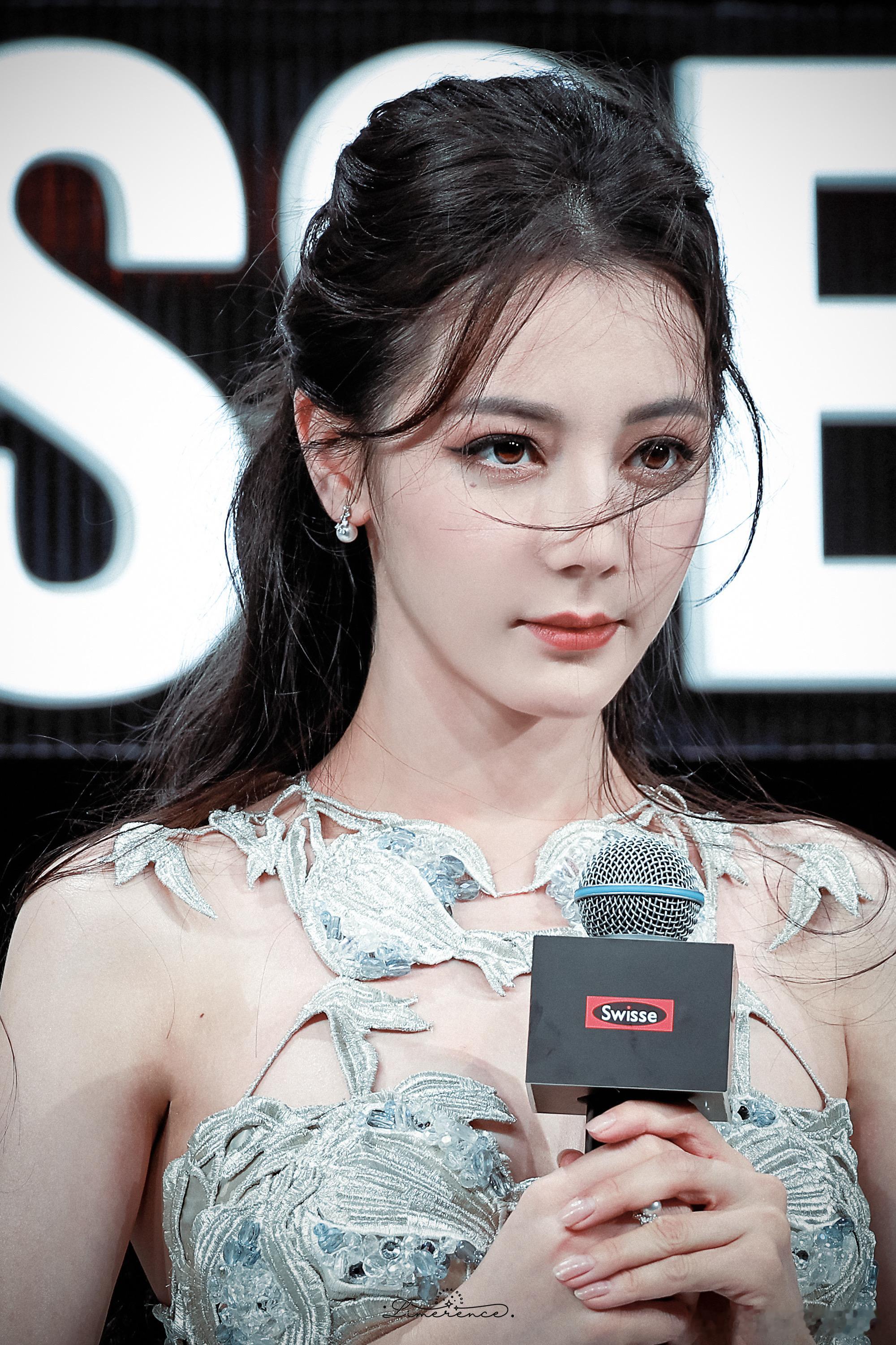 迪丽热巴美到天地不知为何物了