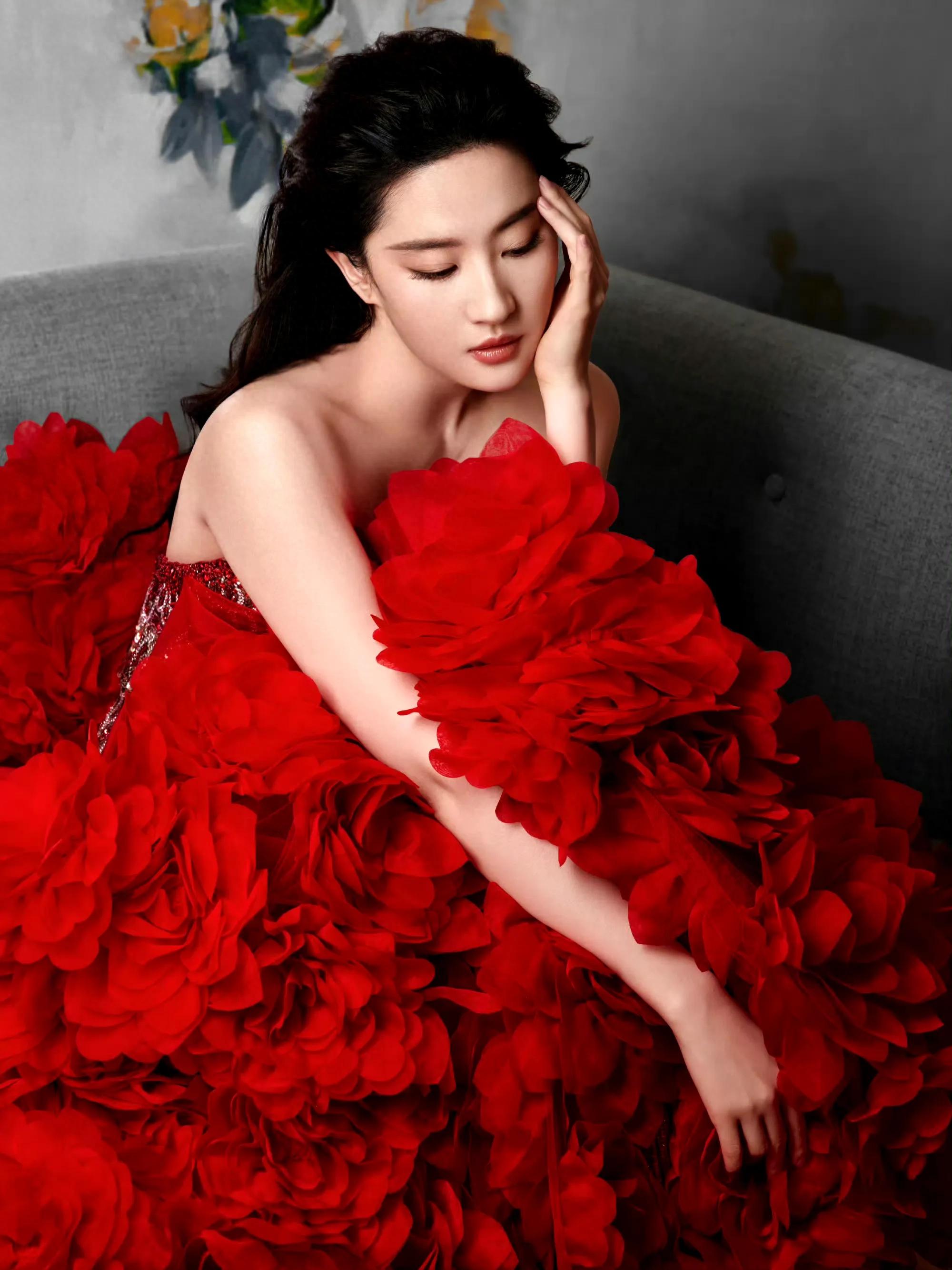 刘亦菲烈焰玫瑰造型：艳丽动人、美艳无双！