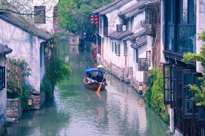 喜欢周庄的繁花似锦，喜欢周庄的小桥流水……