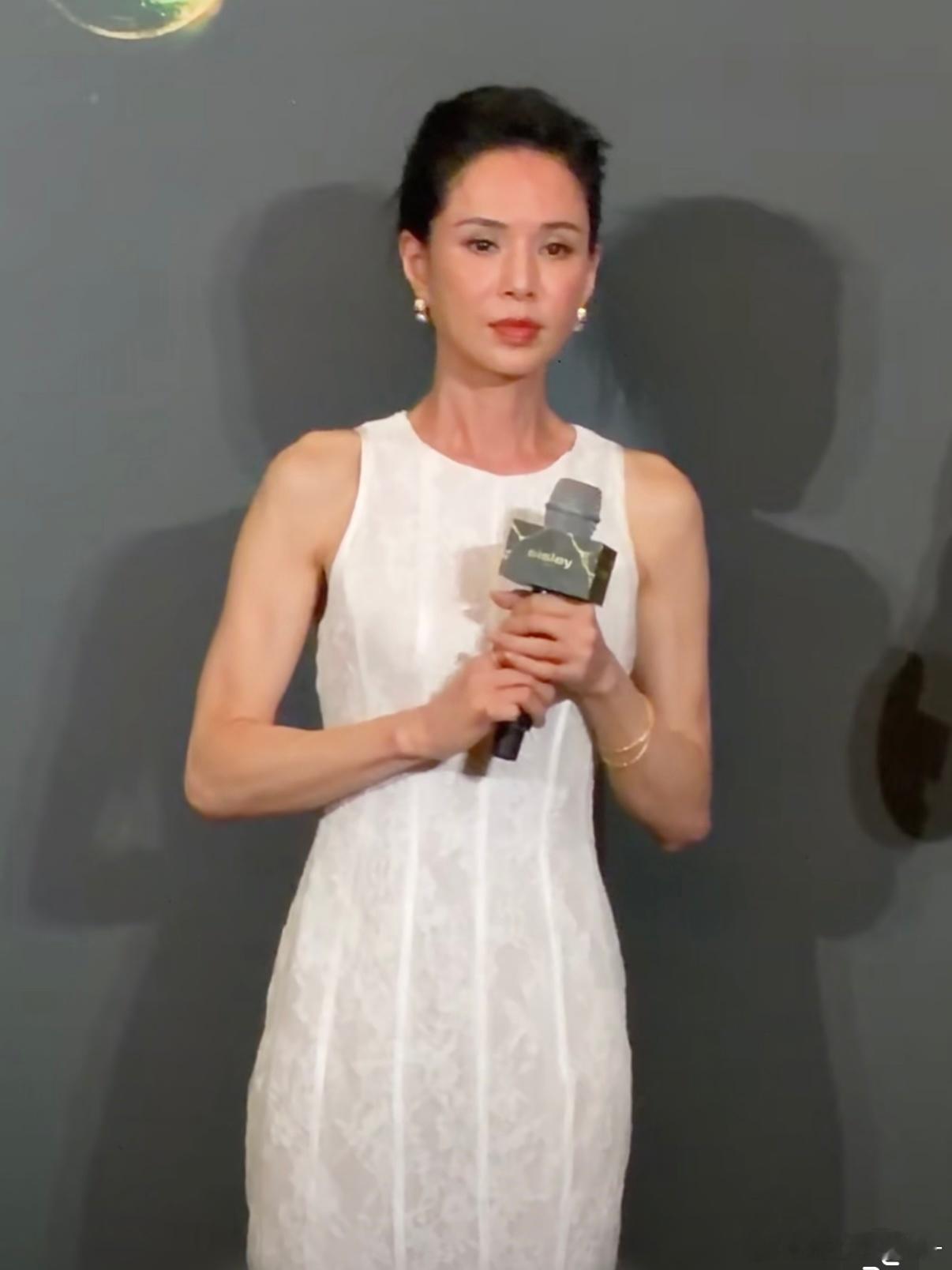 60岁李若彤的肌肉线条💪