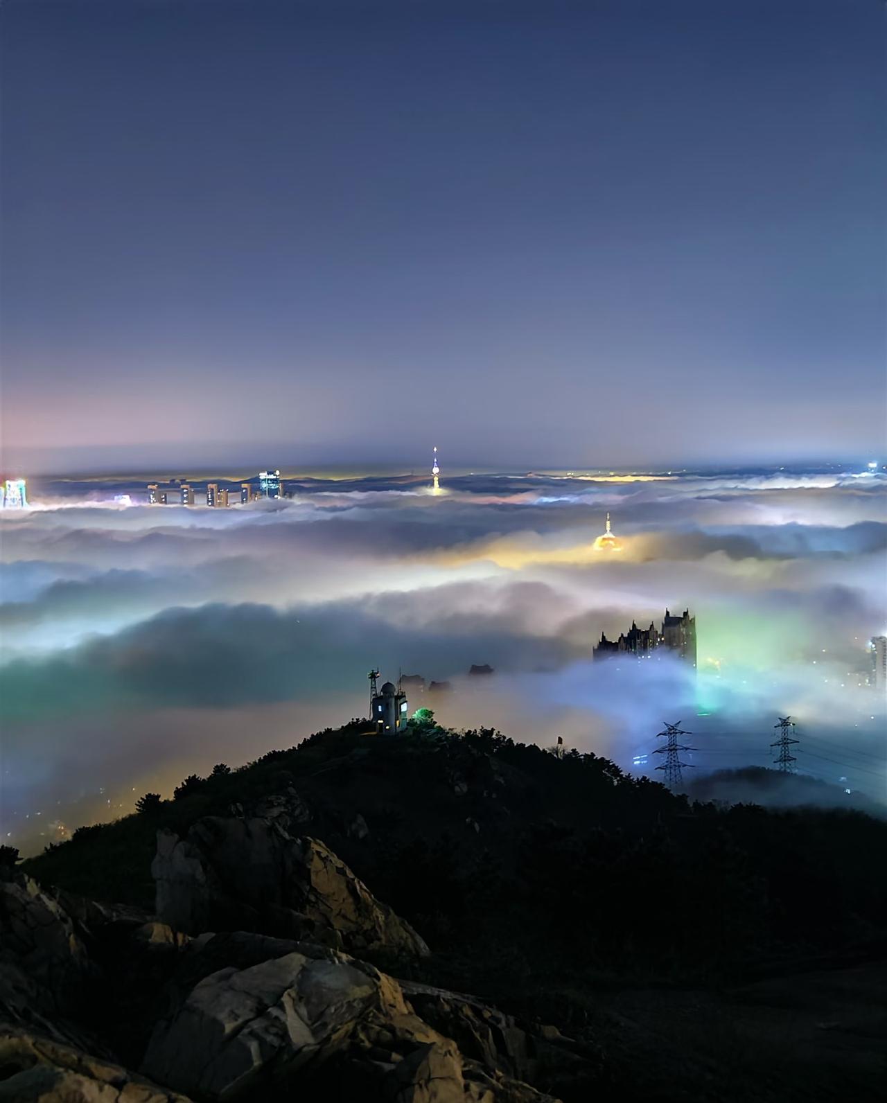 青岛夜景平流雾美爆了