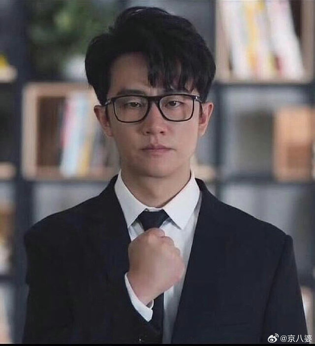 黄轩的手此沙的脚哈哈哈哈哈，这是谁想出来的梗…好期待黄轩和此沙下次见面的场景