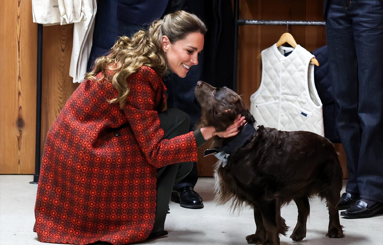 2月3日，凯特王储妃在威尔士卡迪根访问当地牛仔裤工厂HiutDenim时，不仅