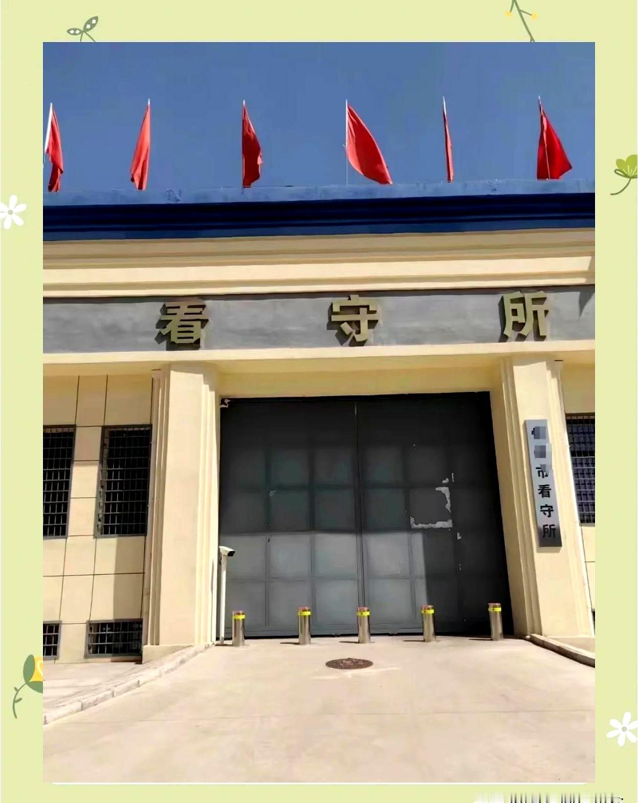 35度的高温天，十几号人挤在一个不透风的屋子里睡大通铺，你猜这种地方的空调能让你