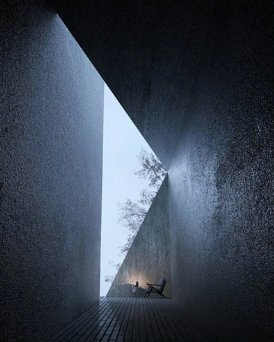 如果你并不那么诚实地追求平淡，那平淡对于你，仍旧是一种深深的恐惧。没有燃烧过，