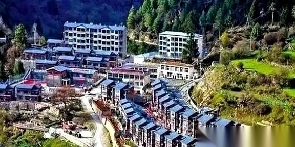 很多人都盯着印度在边境线上修了多少路，建了多少哨所，以为这就是全部。其实，那都