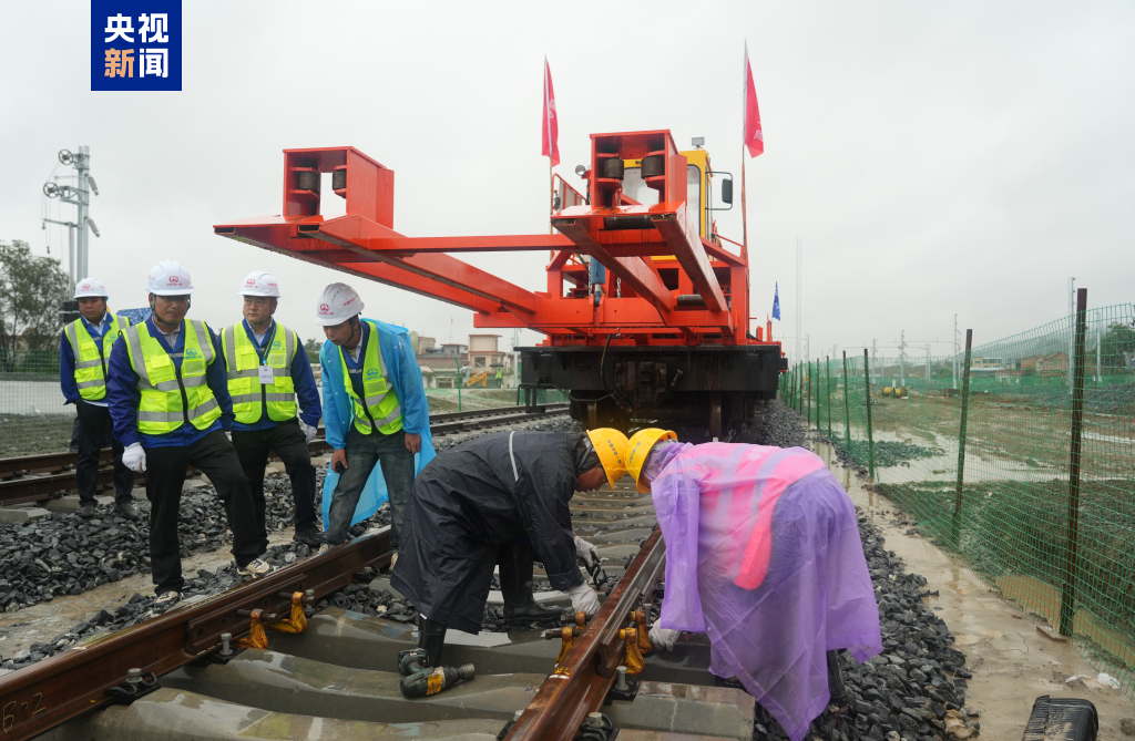 西康高铁全线铺轨正式启动 关中与陕南将迈入“一小时生活圈”