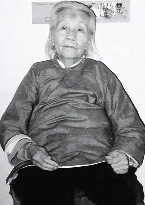 1992年，88岁老奶奶叮嘱孙子说道：我死后一定要好好保存遗体，将来会出现奇迹的