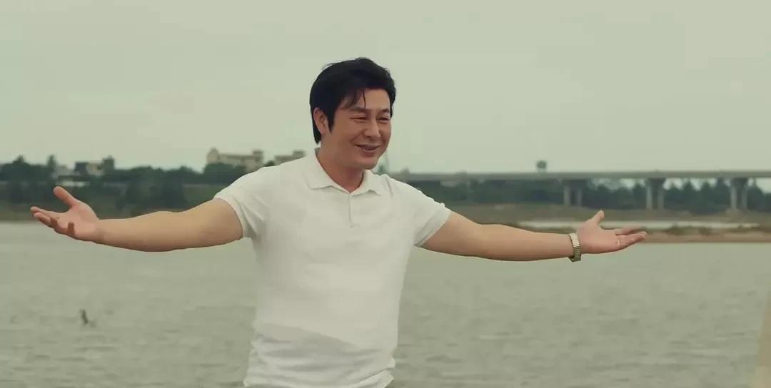 最近在追《扫毒风暴》，秦昊演的卢少骅确实厉害，但我心里总忍不住对比《猎冰》里的张