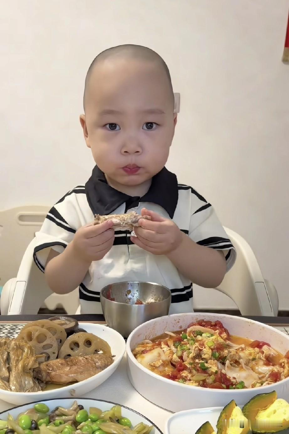 我敢说米乐妈妈再也不敢给孩子吃猪耳朵了她现在已经完全换了套路最开始关注米