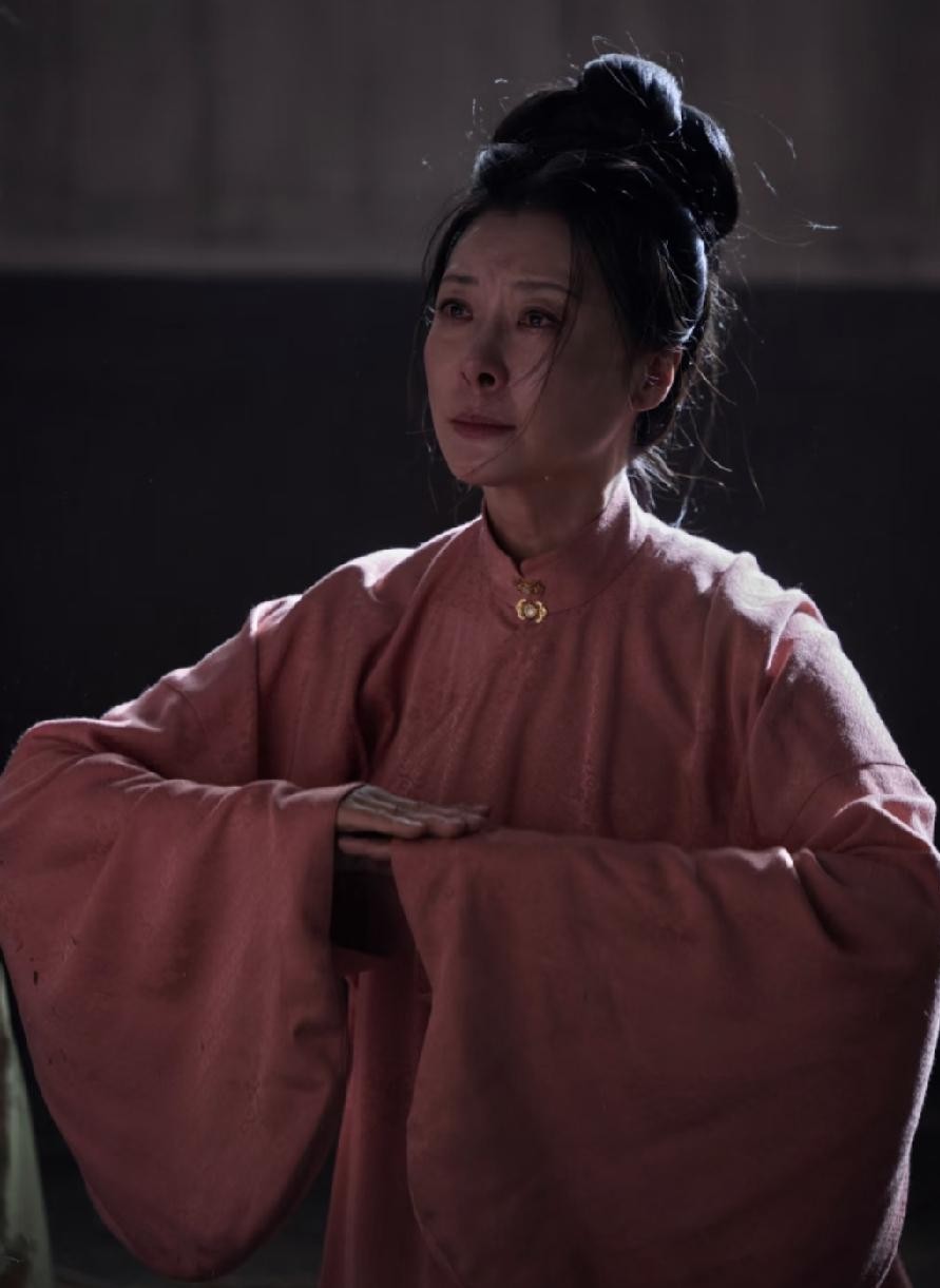 柯蓝在《伟大的长征》里演宋美龄，不少观众刚看到剧照时甚至都没敢认。大家对她的荧幕印象，很多还停留在那