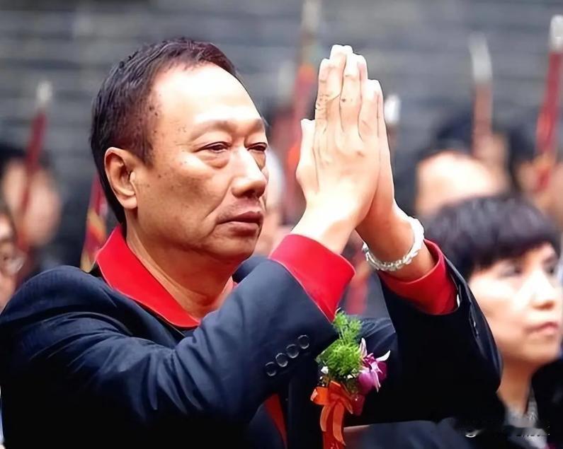 富士康的崩塌来得猝不及防！郭台铭当年万万想不到，昔日大陆厂区彻夜灯火的代工巨头，