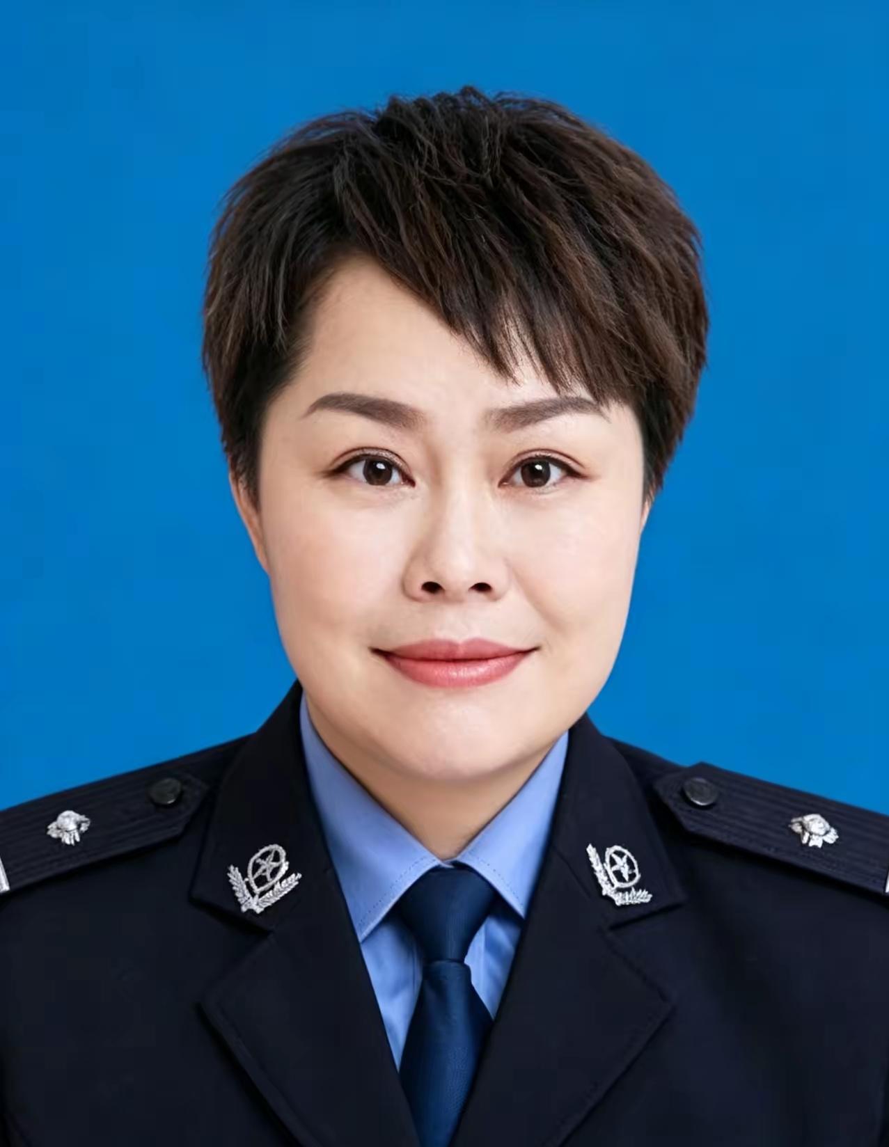 周巧云，1975年8月出生于湖南省永州市。1993年，她转岗成为基层刑警，现任永