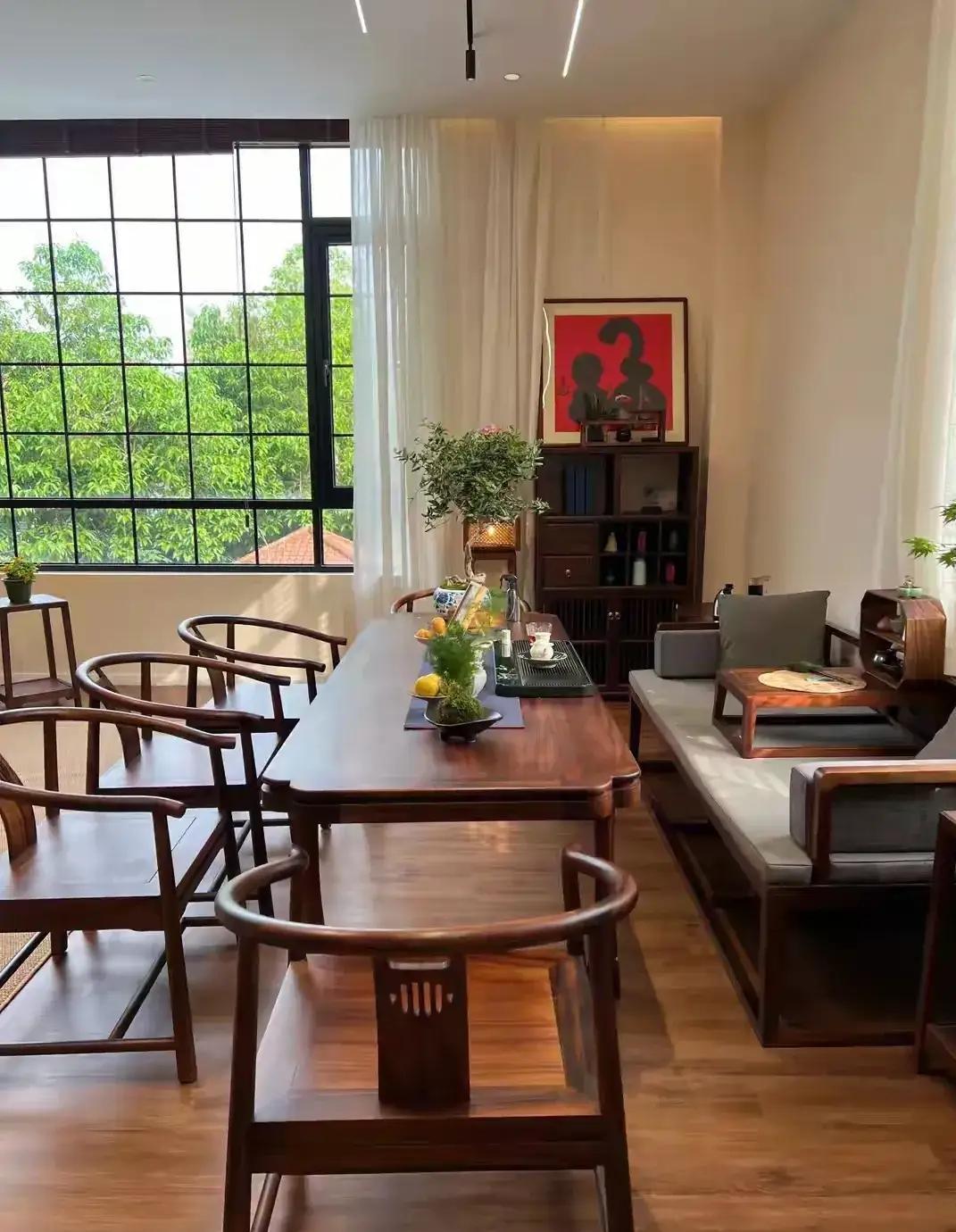 茶室生活简直是都市人的心灵解药。现在超六成都市人日均屏幕时长超八小时，入睡时间后