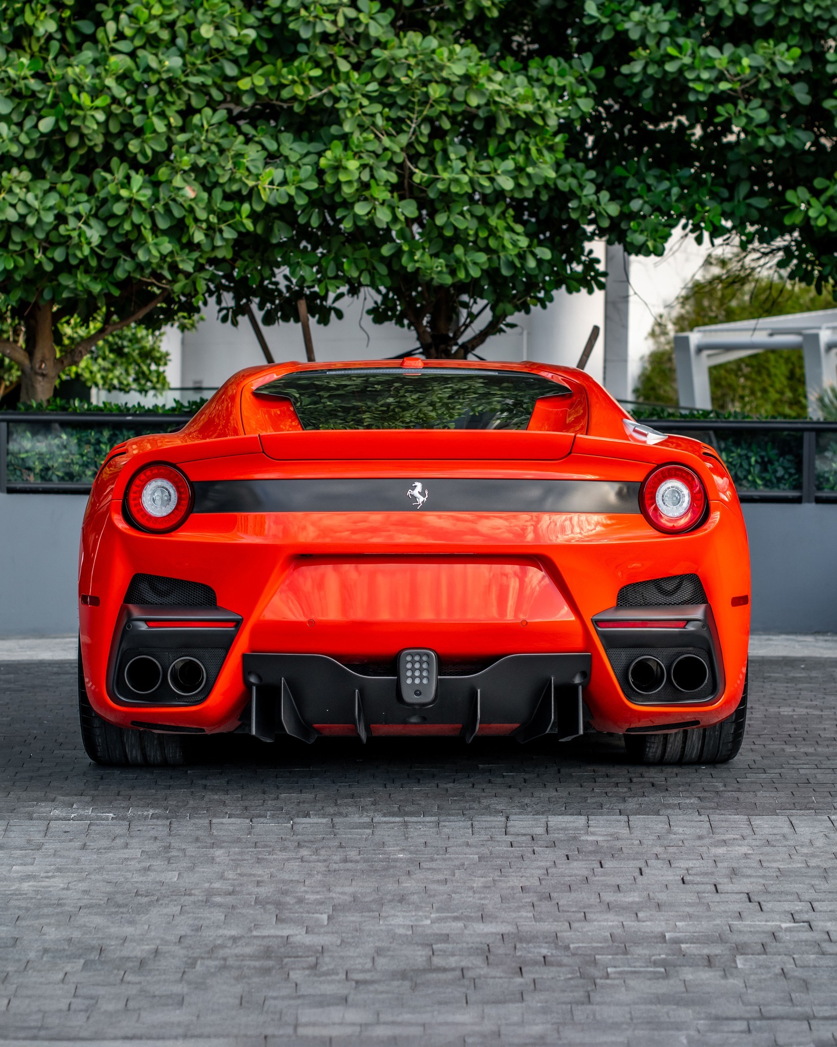 FerrariF12tdf法拉利法拉利f12如此完美的车值得永久放在车库里
