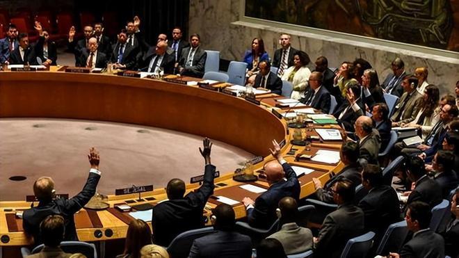 安理会4:1局面出现！特朗普火烧眉毛，英媒：他现在羡慕死中国了。1月17日，特朗