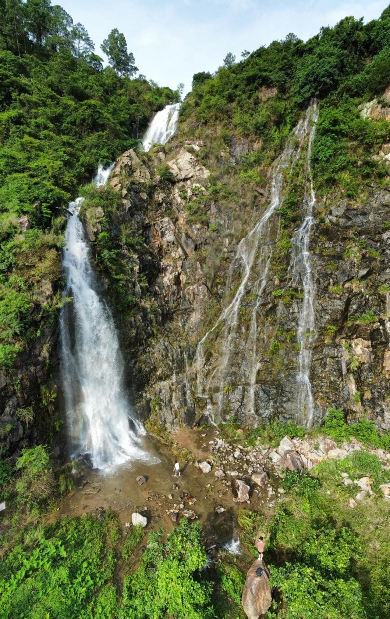 野水胜地的召唤寻瀑布瀑布飞流直下三千尺