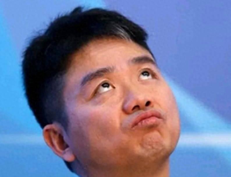 刘强东一句话，把机器人时代最扎心的问题摆上台面机器人送货，快递员怎么办。刘强