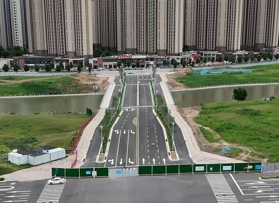 郑州高新区这座桥好了，开通还会远吗？郑州高新区这条路网工程终于结束了，但开通还