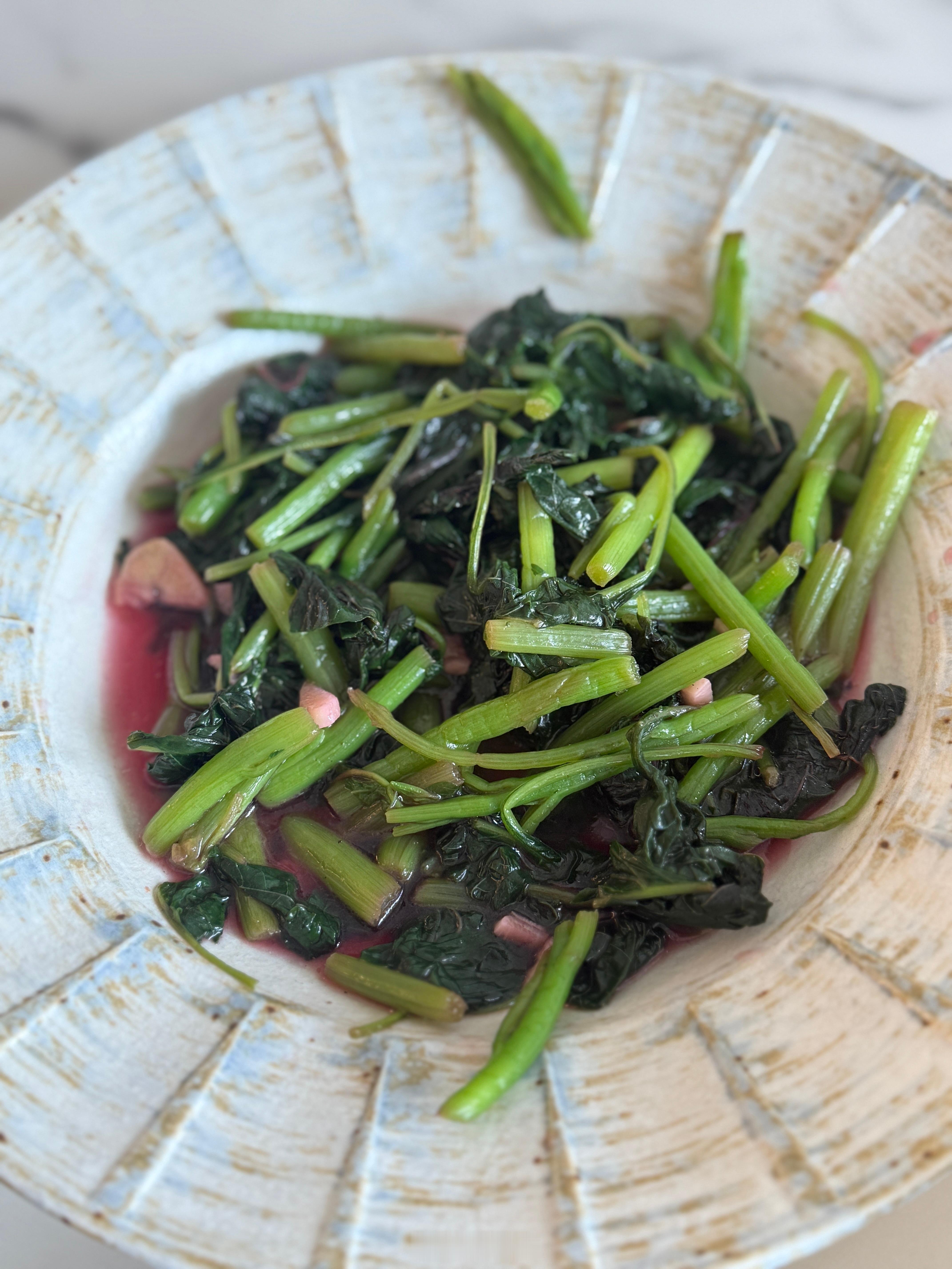 吃饭了番茄牛肉，红烧午鱼，炒苋菜，肉燕海带苗汤又是干净一餐