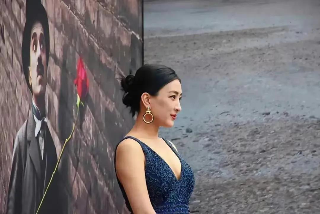 马苏身材发福老态明显，轮廓看着像大妈！马苏才40多岁呀，怎么感觉变了样子