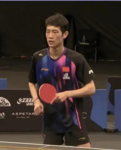 【后生可畏，陈俊菘打出了极致效率】男单1/32决赛，陈俊菘以3-0险胜法国选手科