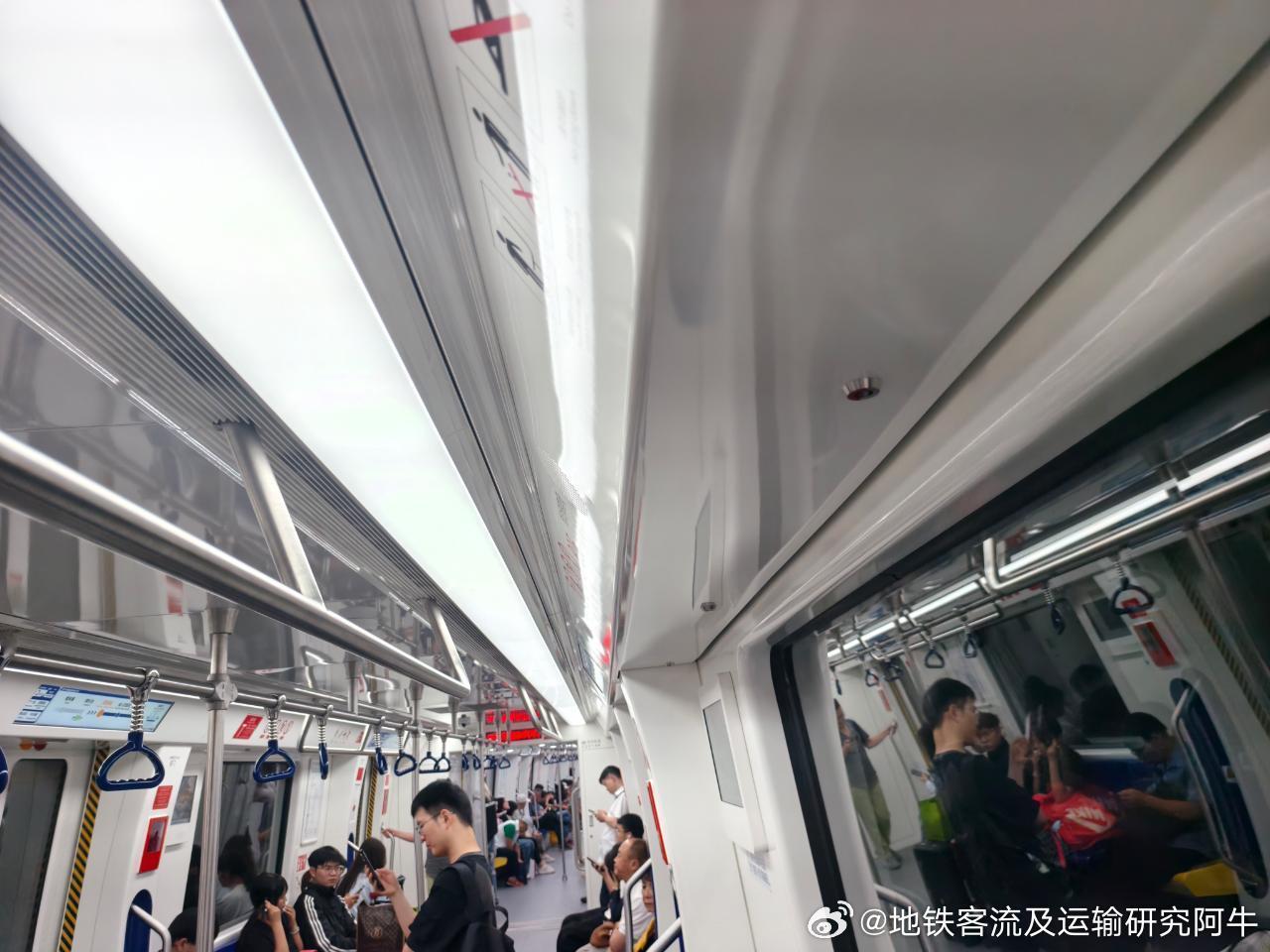 贵阳地铁网友：2026年9月1日（周二，贵阳晴，15-27℃）贵阳地铁晚高峰客流