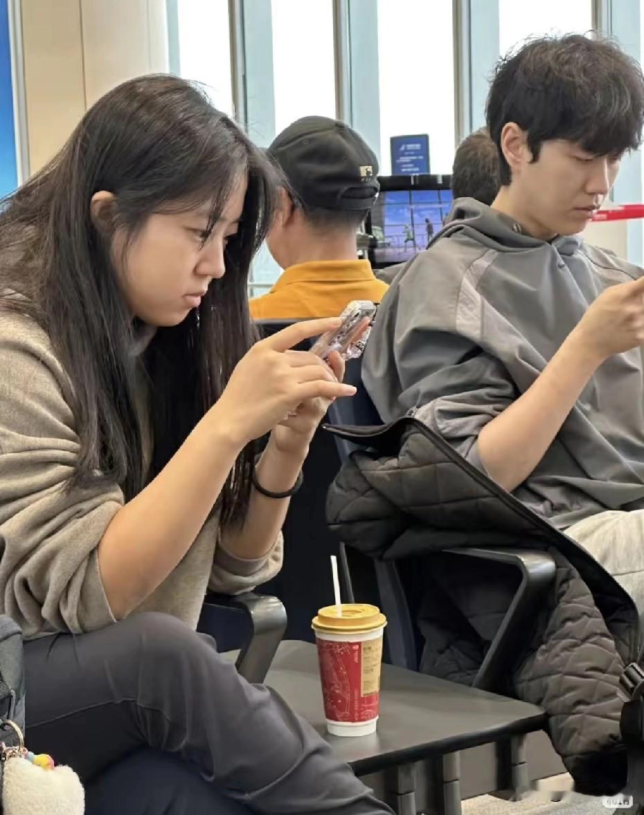 申裕斌打完亚洲杯，就往回走，这次申裕斌没时间逛了，因为马上就打新加坡大满贯了