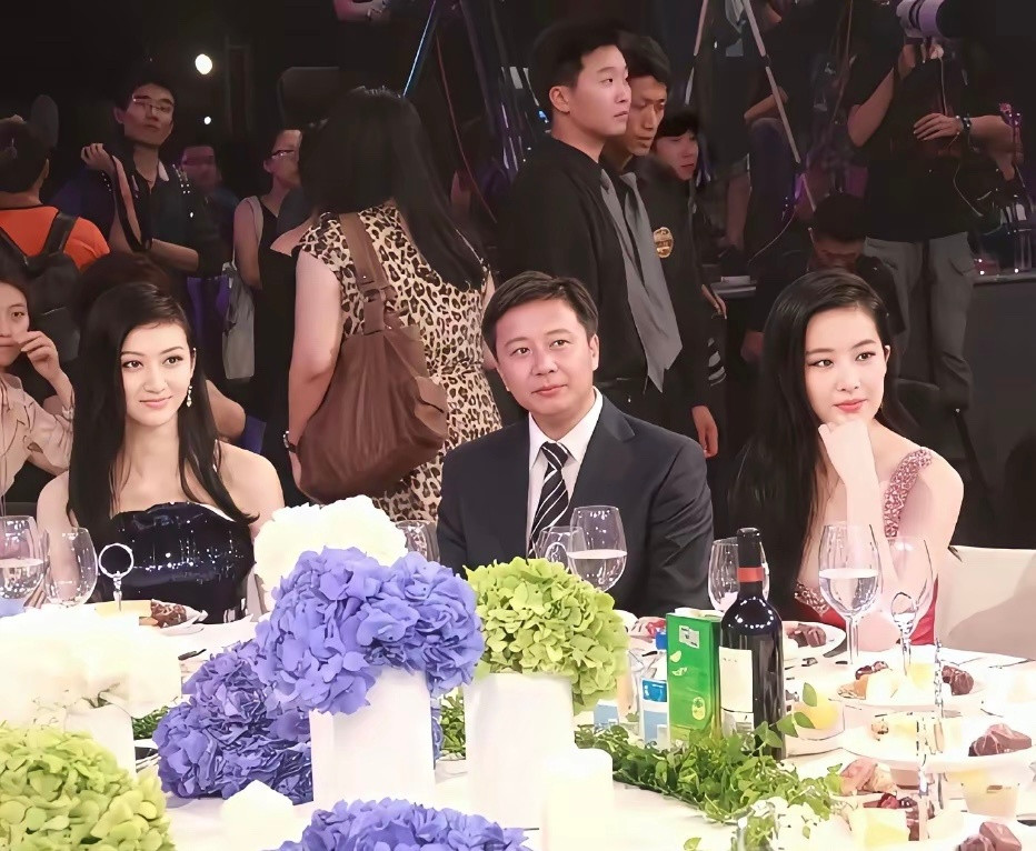 早期景甜与刘亦菲美的不分伯仲，都是浓颜系大美人。