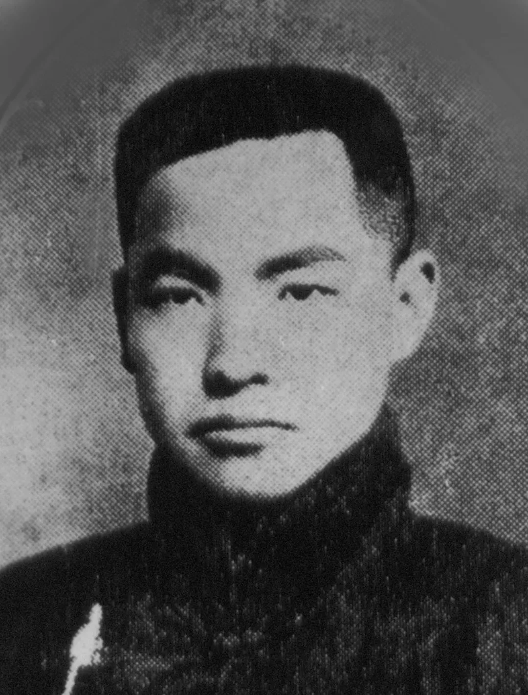 1909年，在父亲的安排下，邓中夏不得不娶大自己2岁的嫂子为妻，但是当时嫂子已经