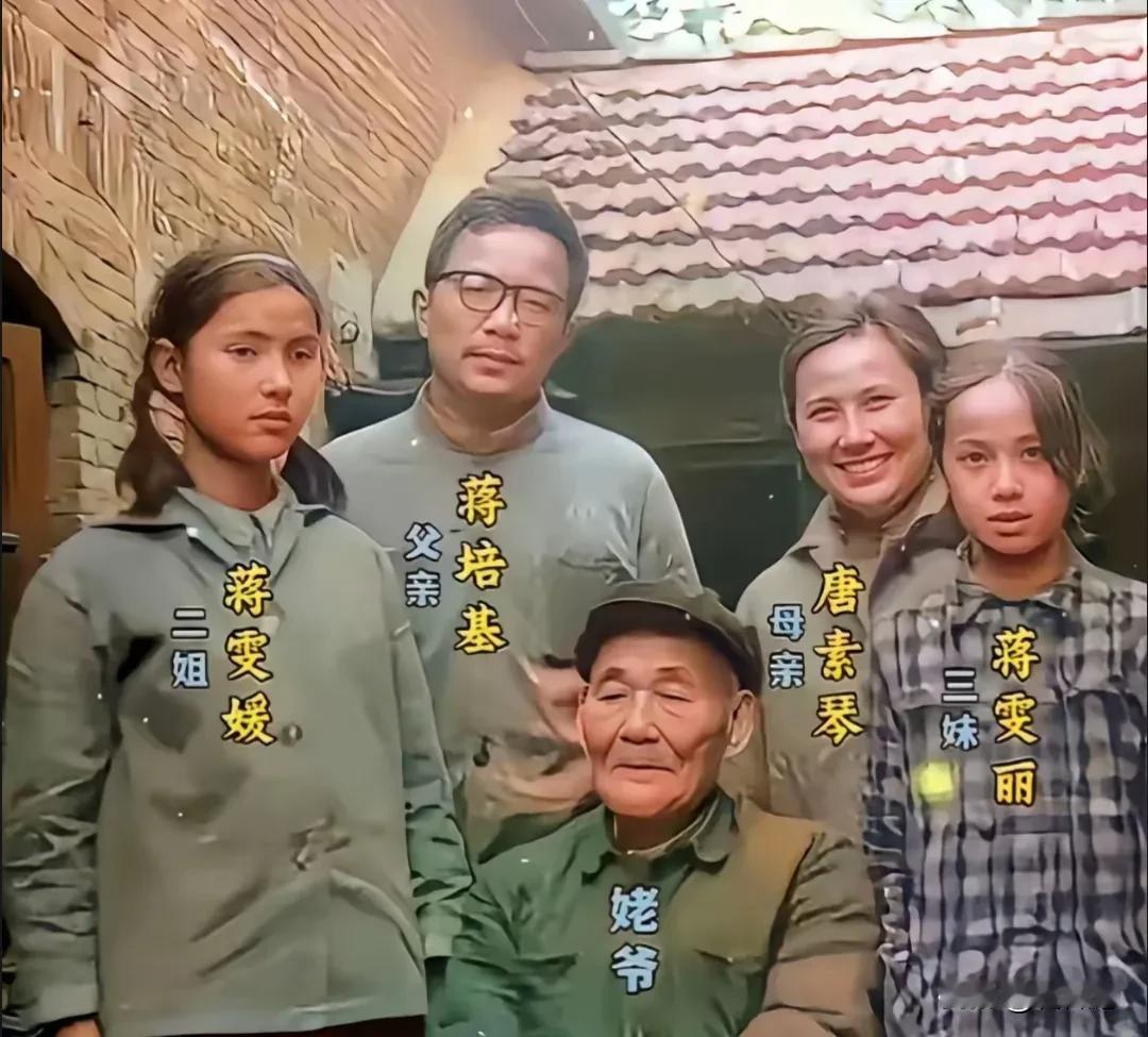 看到蒋雯丽这照片，你首先想到了什么😳