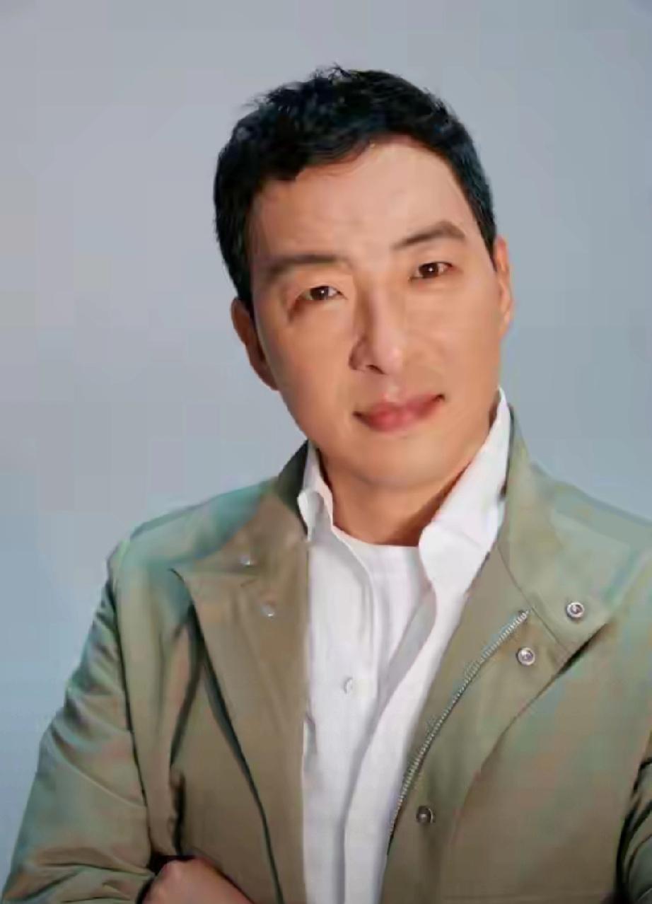 凭《蜗居》走红！与发妻相守28年零绯闻，26岁学霸儿子成骄傲郝平