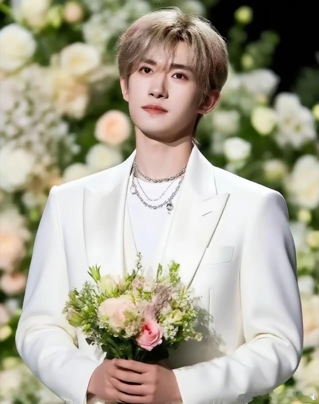 差点给易烊千玺跪了！不愧是中戏双料第一，一句话就把职场生存法则说的明明白白：谢谢