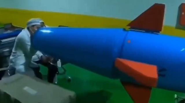 伊朗公开“最大底牌”，美以感到后背发凉，特朗普终于说了软话日前，伊朗军方罕见公开