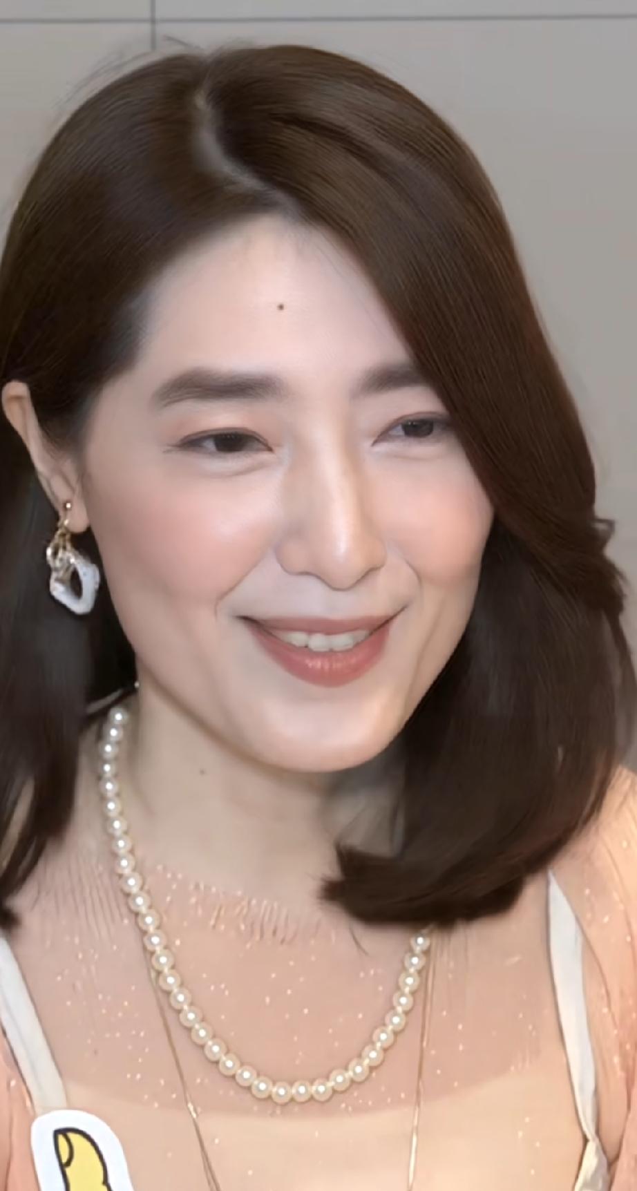 49岁杨思敏至今未婚，曾被称最性感潘金莲记者问她为何不跟男朋友结婚，杨思敏表