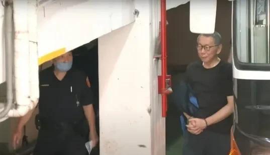 台北地方法院今天传讯柯文哲再次出庭受审，同时还传唤柯黑、社民党籍台北市议员苗博雅