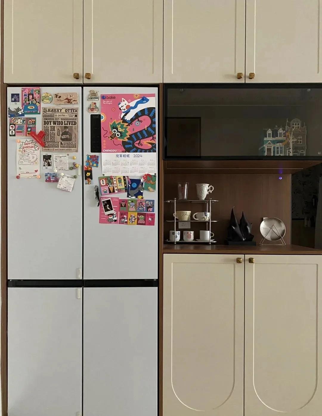 我家装修时，我非要把冰箱塞进厨房，媳妇骂我死脑筋。直到参观完邻居新家，我恨不得把