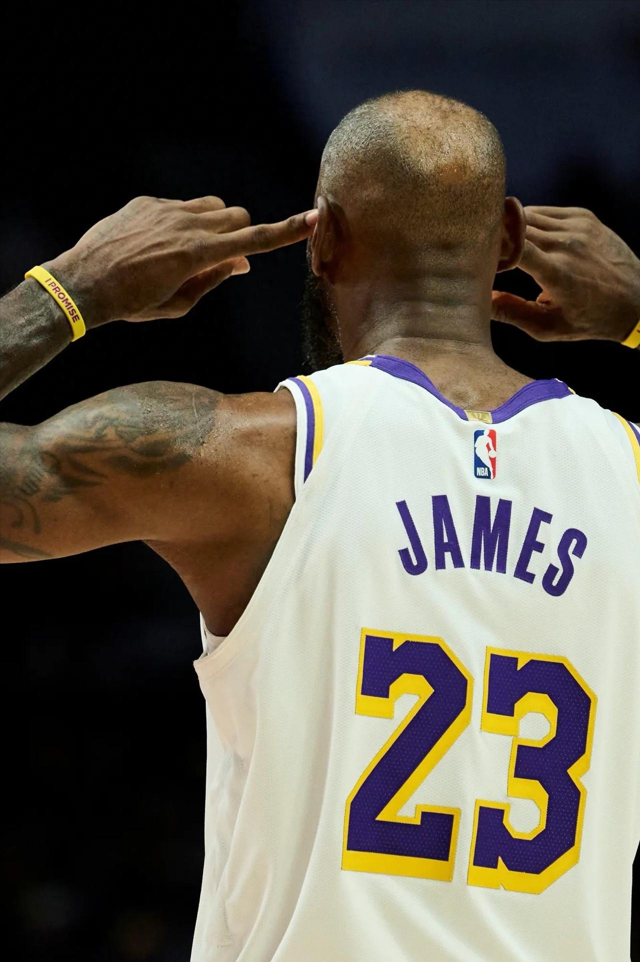 詹姆斯！骑士！重磅传闻来袭，詹姆斯或将重返克利夫兰，明年夏天以自由球员身份回