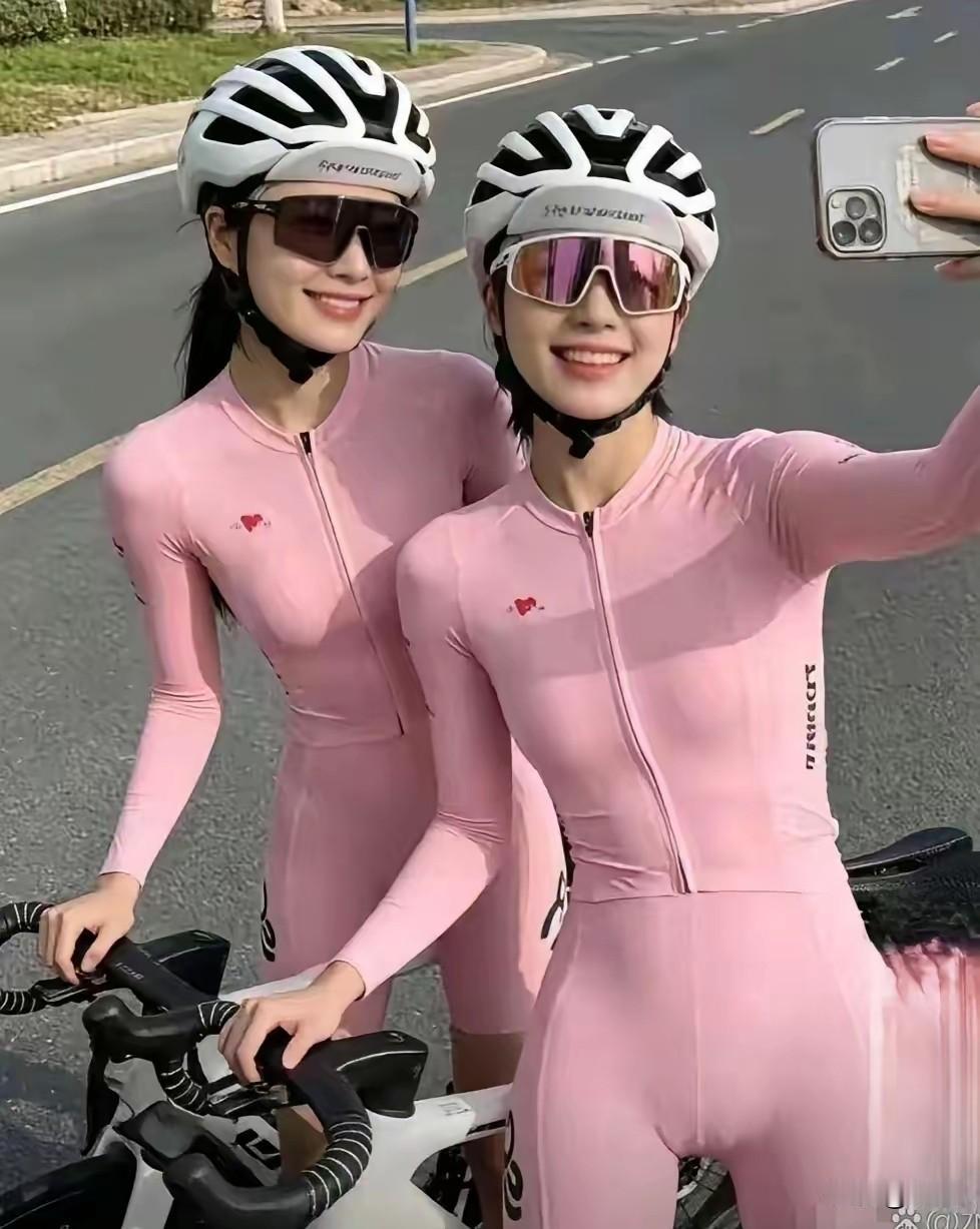 现在街头好多人穿那种紧得贴在身上的专业骑行服，我就挺好奇：这玩意儿穿久了透气吗？