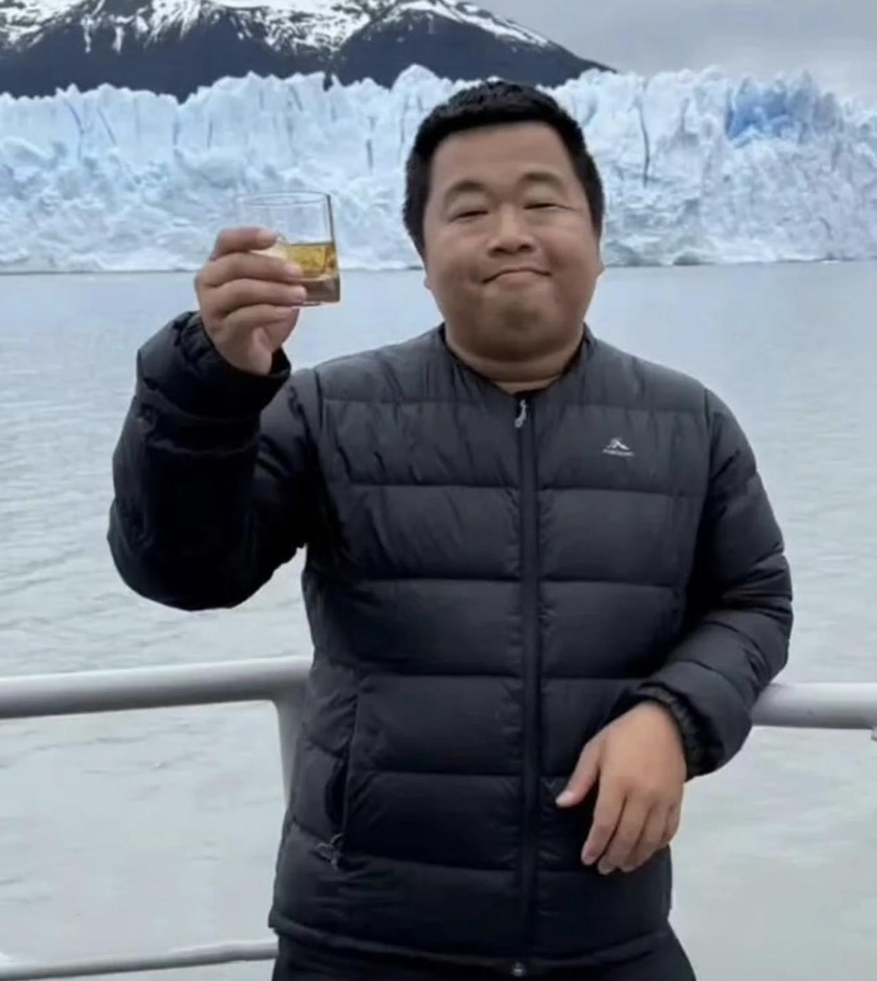 蓝战非被绑架了，没错，你没听错！这哥们儿胆子可真大，这么一位亿万富翁，身边连个保